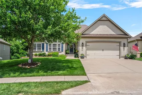 1522 Ventnor Ln, Raymore, MO 64083