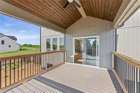 Exterior - 20755 Emerald St, Spring Hill, KS 66083 photo 2 of 4