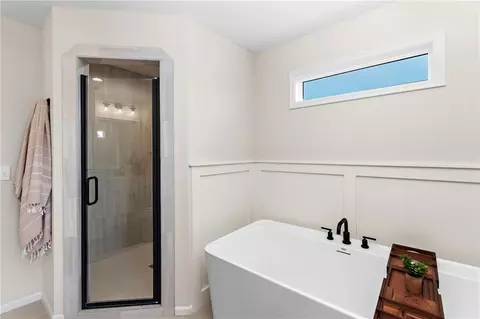 Bath - 20755 Emerald St, Spring Hill, KS 66083 photo 3 of 4