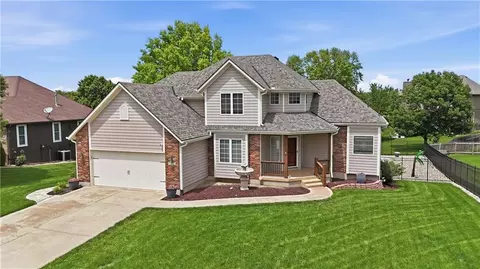 1305 SW Crystal Creek Pl, Blue Springs, MO 64015