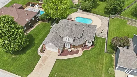1305 SW Crystal Creek Pl, Blue Springs, MO 64015