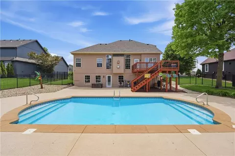 1305 SW Crystal Creek Pl, Blue Springs, MO 64015