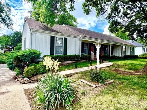 9516 Buena Vista St, Overland Park, KS 66207