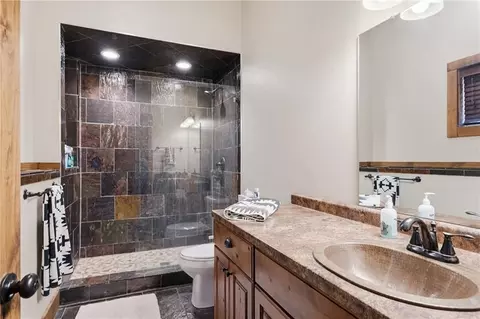 Bath - 770 E 1300 Rd, Lawrence, KS 66046 photo 1 of 1