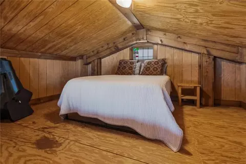 Bedroom - 770 E 1300 Rd, Lawrence, KS 66046 photo 2 of 4