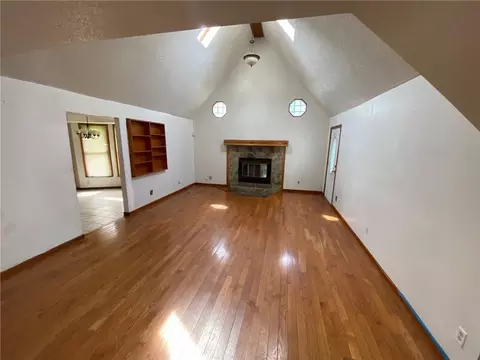 913 NW 37th St, Blue Springs, MO 64015