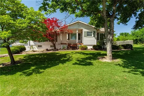 15800 E Salisbury Rd, Independence, MO 64050