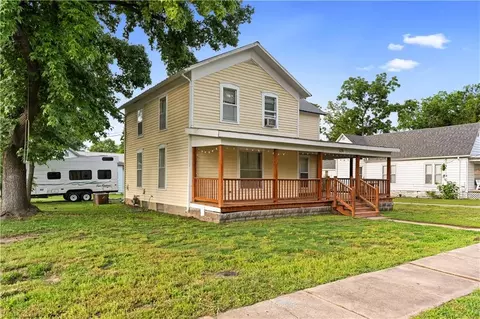 Exterior - 426 W Walnut St, Nevada, MO 64772 photo 2 of 7