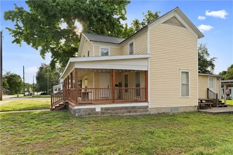 Exterior - 426 W Walnut St, Nevada, MO 64772 photo 3 of 7