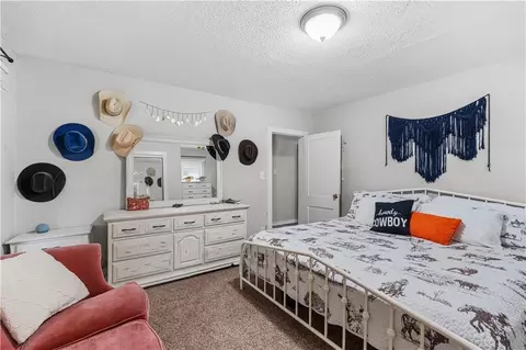 Bedroom - 426 W Walnut St, Nevada, MO 64772 photo 4 of 8