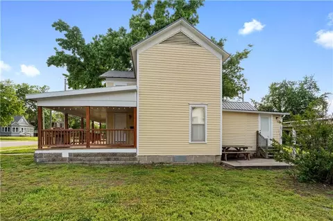 Exterior - 426 W Walnut St, Nevada, MO 64772 photo 4 of 7
