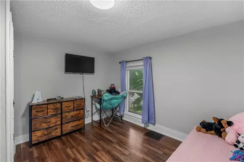 Bedroom - 426 W Walnut St, Nevada, MO 64772 photo 5 of 8
