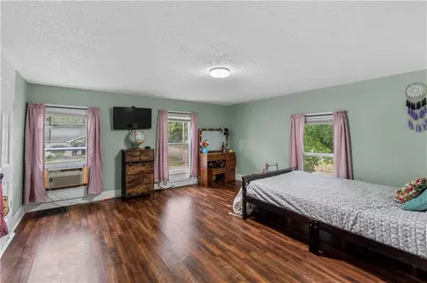 Bedroom - 426 W Walnut St, Nevada, MO 64772 photo 6 of 8