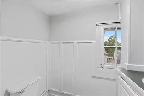 Bath - 426 W Walnut St, Nevada, MO 64772 photo 3 of 4