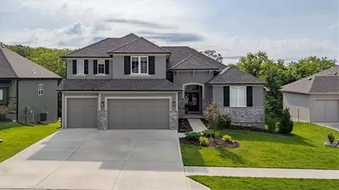 13430 Terrace Park Dr, Parkville, MO 64152