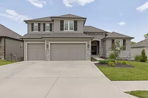 13430 Terrace Park Dr, Parkville, MO 64152