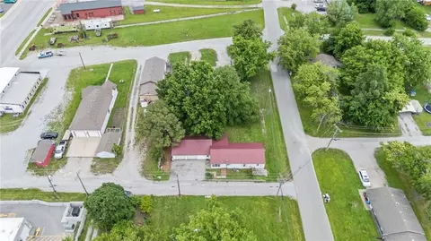 View/Area - 112 S Locust St, Cameron, MO 64429 photo 2 of 2