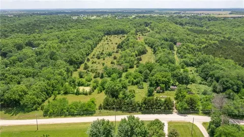 1986 Rock Creek Rd, Ottawa, KS 66067