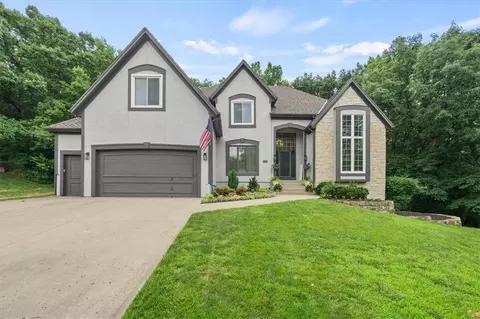 5812 NW Hickory Pl, Parkville, MO 64152