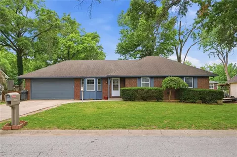 8315 Oakland Ave, Kansas City, KS 66112