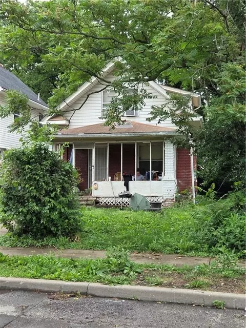 3325 Montgall Ave, Kansas City, MO 64128
