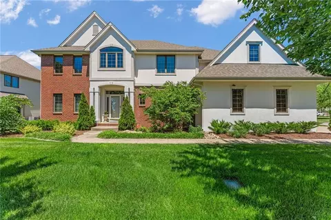 4728 Wimbledon Dr, Lawrence, KS 66044