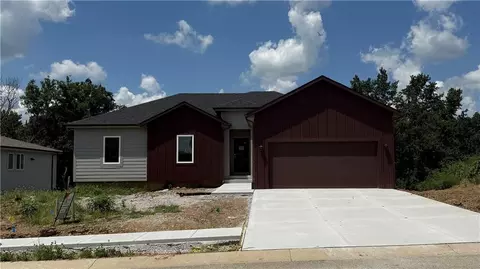 612 SE 21st St, Oak Grove, MO 64075