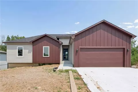 612 SE 21st St, Oak Grove, MO 64075