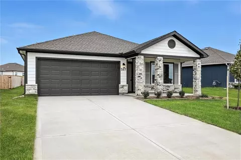 843 N Pear St, Gardner, KS 66030
