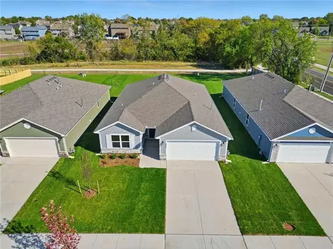 851 N Pear St, Gardner, KS 66030