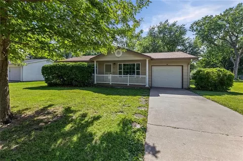 414 Kansas Dr, Iola, KS 66749