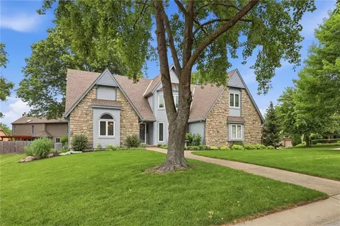 Exterior - 2702 NW Cedar Brk, Lees Summit, MO 64081 photo 4 of 11
