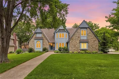 Exterior - 2702 NW Cedar Brk, Lees Summit, MO 64081 photo 2 of 11