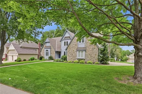 Exterior - 2702 NW Cedar Brk, Lees Summit, MO 64081 photo 3 of 11