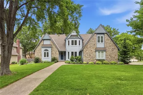 2702 NW Cedar Brk, Lees Summit, MO 64081