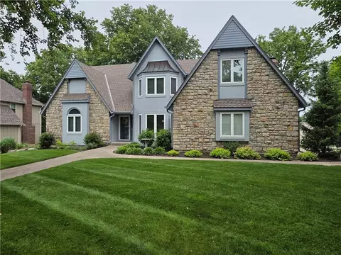 2702 NW Cedar Brk, Lees Summit, MO 64081