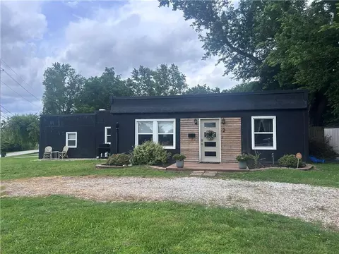 2 NE Vine St, Lees Summit, MO 64063