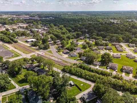 View/Area - 2 NE Vine St, Lees Summit, MO 64063 photo 1 of 2