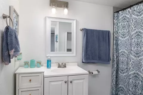 Bath - 2 NE Vine St, Lees Summit, MO 64063 photo 2 of 2
