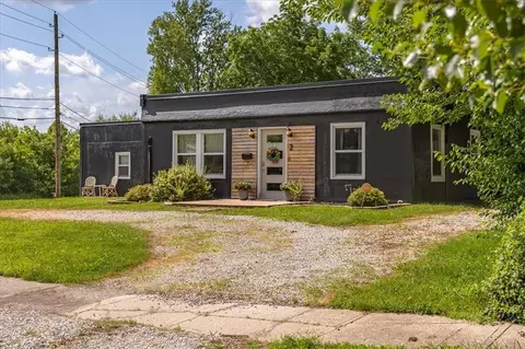 Exterior - 2 NE Vine St, Lees Summit, MO 64063 photo 2 of 2