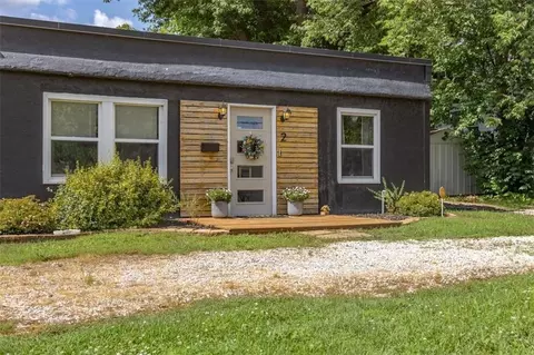 2 NE Vine St, Lees Summit, MO 64063