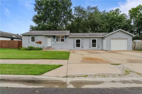 6036 Rosehill Rd, Shawnee, KS 66216