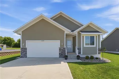 22503 Vincent St, Peculiar, MO 64078