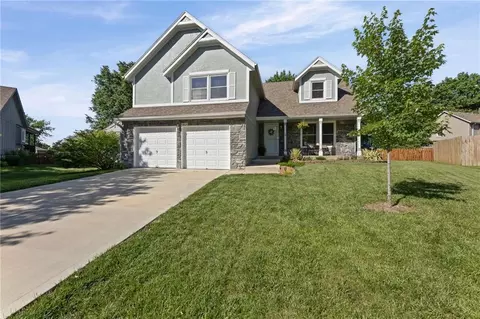 2110 S Halleys Ct, Olathe, KS 66062