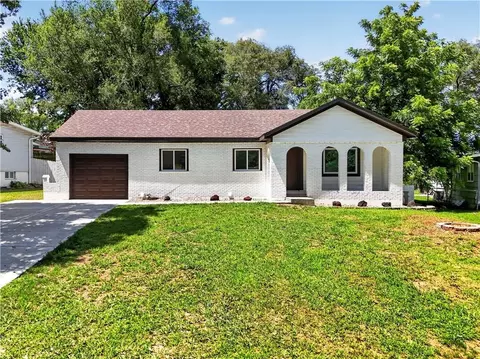 8206 Ohio Ave, Kansas City, KS 66112