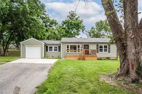 6615 Fairway Dr, Kansas City, MO 64129