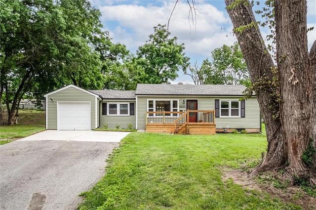 6615 Fairway Dr, Kansas City, MO 64129