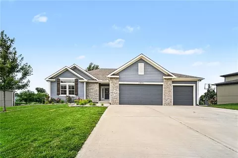 1001 Meadowbrook Dr, Kearney, MO 64060