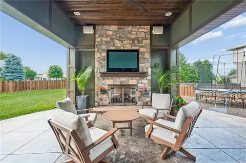 2437 NE Angel Fish Cir, Lees Summit, MO 64086