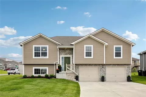 1003 NW Hilltop Ln, Grain Valley, MO 64029
